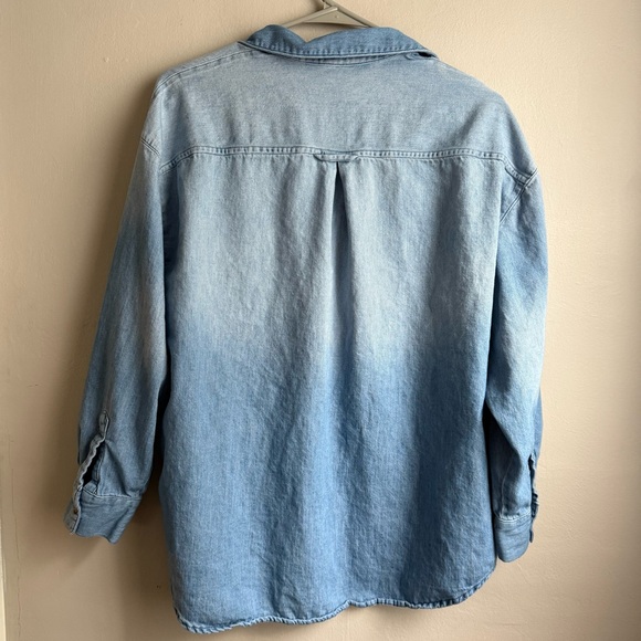 Old Navy Boyfriend Denim Shirt Light Wash Button Down Size Small - Picture 2 of 8